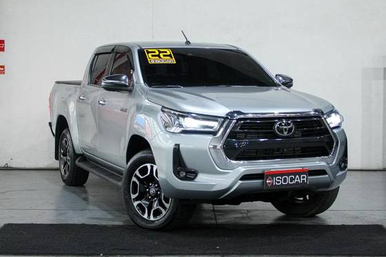 TOYOTA HILUX 2.8 D-4D TURBO DIESEL CD SRX 4X4 AUTOMÁTICO TOYOTA HILUX 2.8 D-4D TURBO DIESEL CD SRX 4X4 AUTOMÁTICO